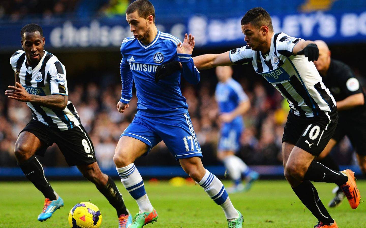 亚博官方网站-关于荷甲关键时刻再迎强敌，曼联刷新队史纪录，主帅态度——震撼外界，赛季目标并未改变的信息